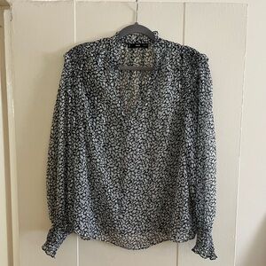 Like new blouse for all occasions